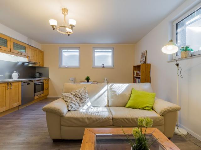 Moderne, voll möbelierte Wohnung in Berlin Alt Hohenschönhausen, Berlin Amsterdam Apartments for Rent