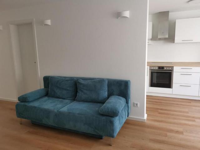 Ruhige, moderne, vollmöblierte 2 Zimmer Wohnung in Heimsheim, nah an der A8
