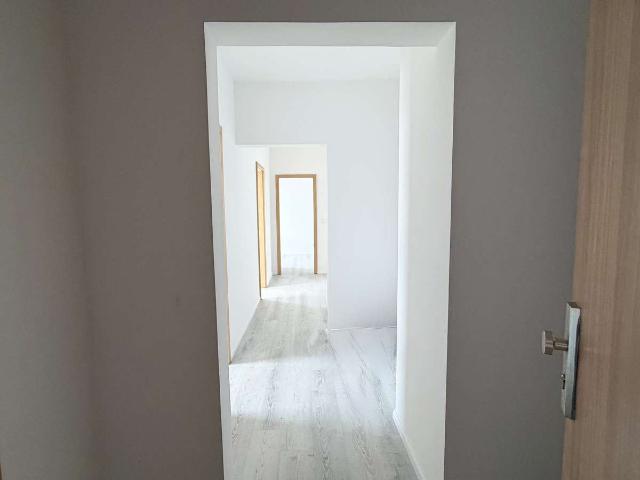 moderne vollständig sanierte, klimatisierte 2,5 Raum Wohnung im 2. Obergeschoss zentral in Spremb