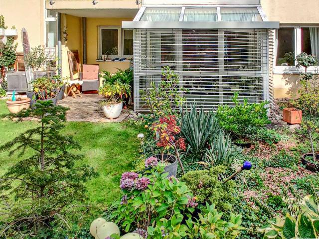 Moderne Wohnung am Waldrand mit Wintergarten und Terrasse