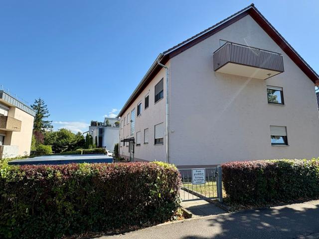 Moderne Wohnung mit Balkon