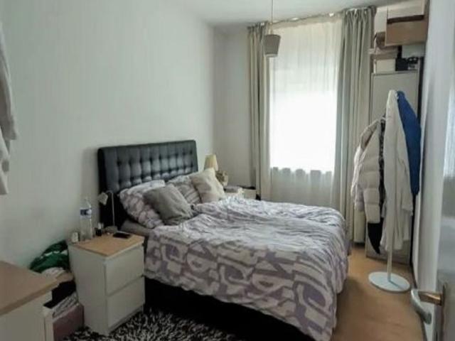 Moderne Wohnung mit Balkon