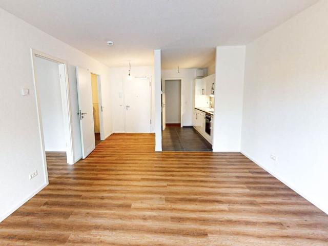 Moderne Wohnung mit Balkon und EBK!