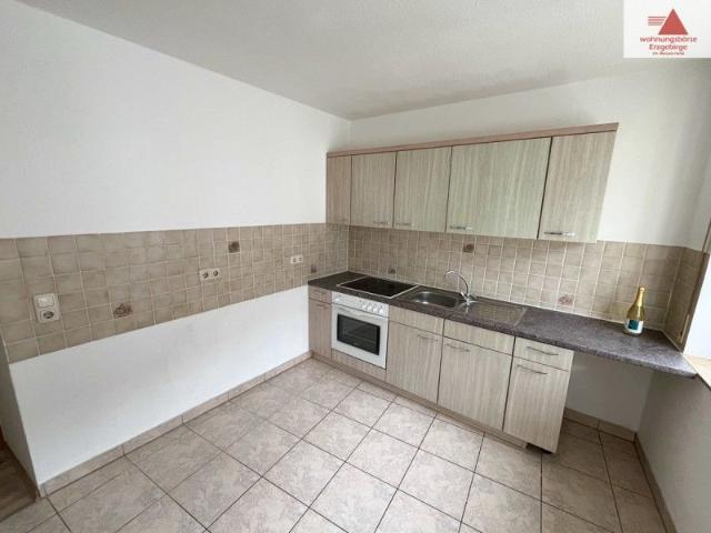 Moderne Wohnung mit Einbauküche im Zentrum von Schlettau!