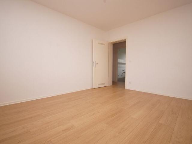 Moderne Wohnung mit Einbauküche!