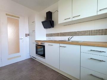 Moderne Wohnung mit Einbauküche!