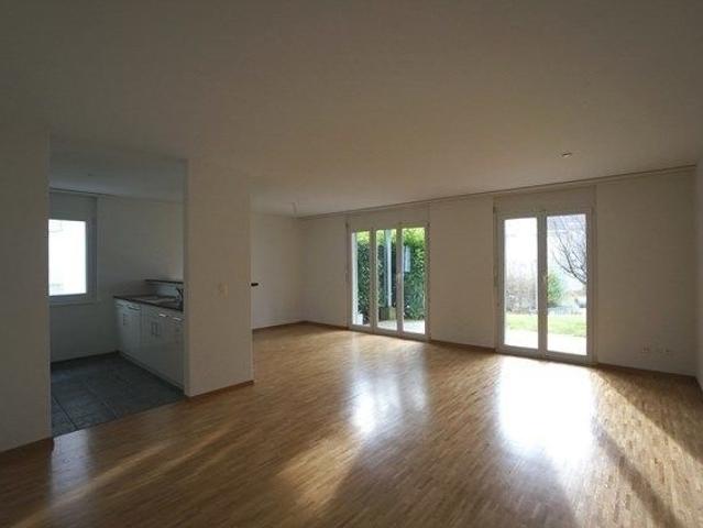 Moderne Wohnung mit Gartensitzplatz sucht Mieter!