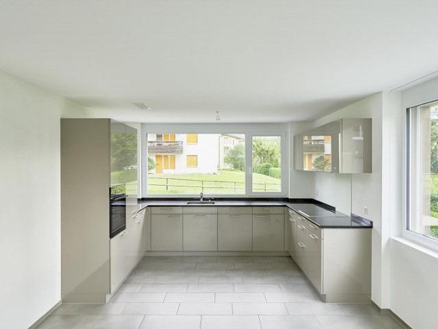 Moderne Wohnung mit grossem Balkon in familienfreundlicher Lage