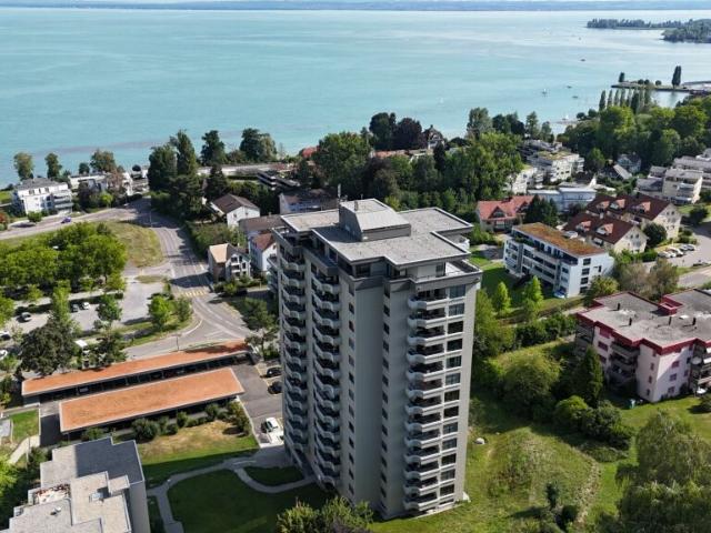 Moderne Wohnung mit Seesicht über den Dächern von Rorschacherberg