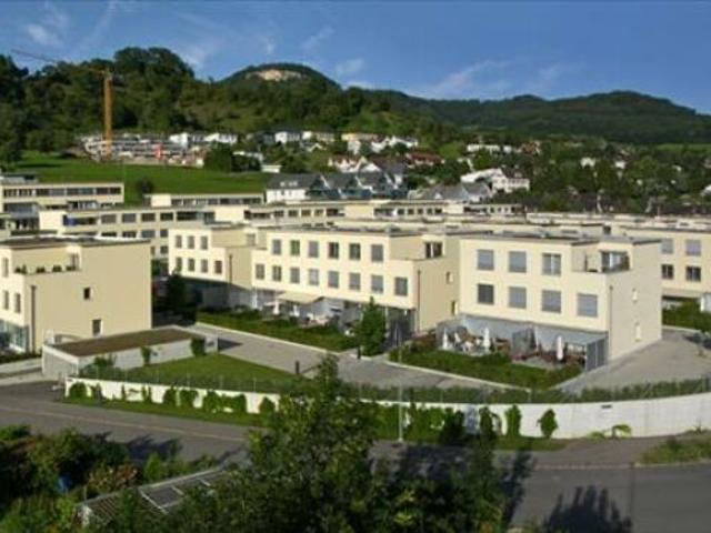 Moderne Wohnung mit sonnigem Balkon