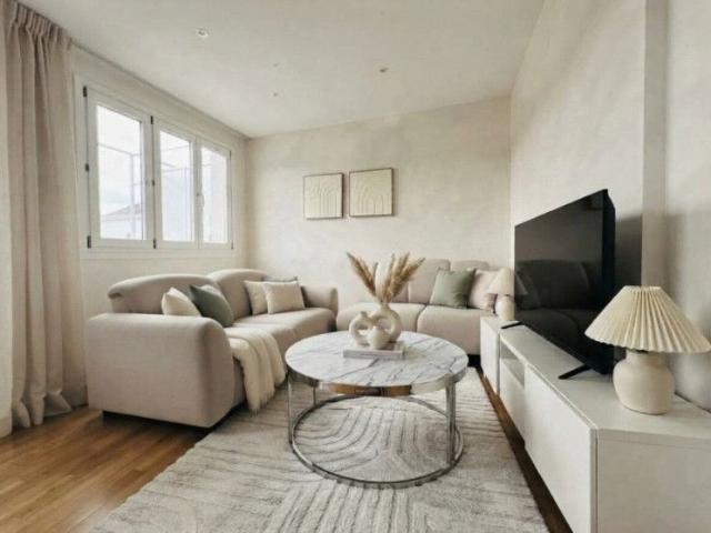 Moderne Wohnung mit sonnigem Balkon