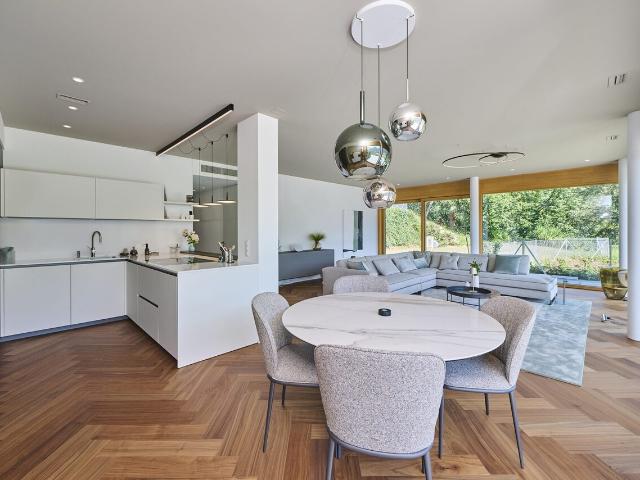 Modernes Apartment mit Terrasse, Garten und Bergblick