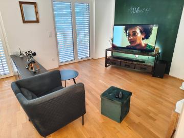 Moderne Wohnung mit Tiefgaragenparkplatz + E Ladestation!