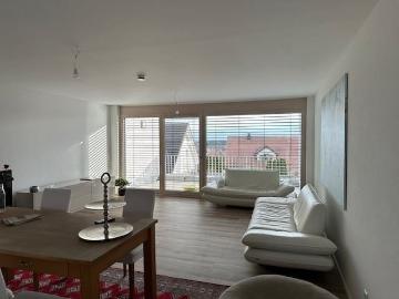 Moderne Wohnung mit viel Licht – Einbauküche und TG Stellplatz