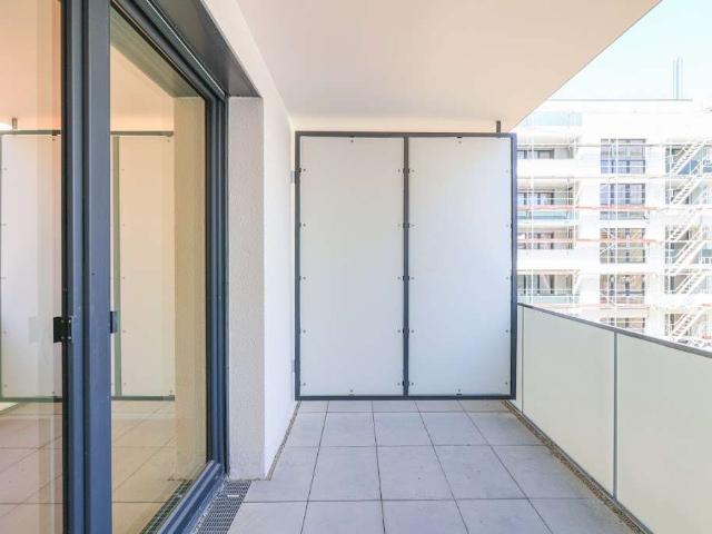 Moderne Wohlfühloase mit sonnigem Balkon und stilvoller Einbauküche – großzügig und lichtdurchflutet