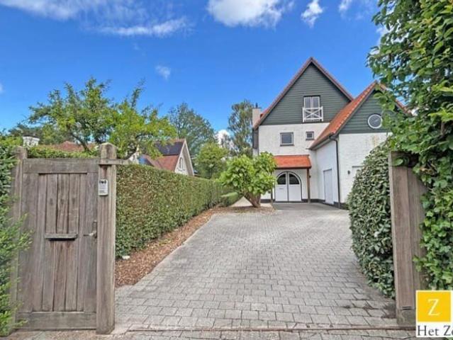 Moderne woning met zicht op de Royal Zoute Golf Club