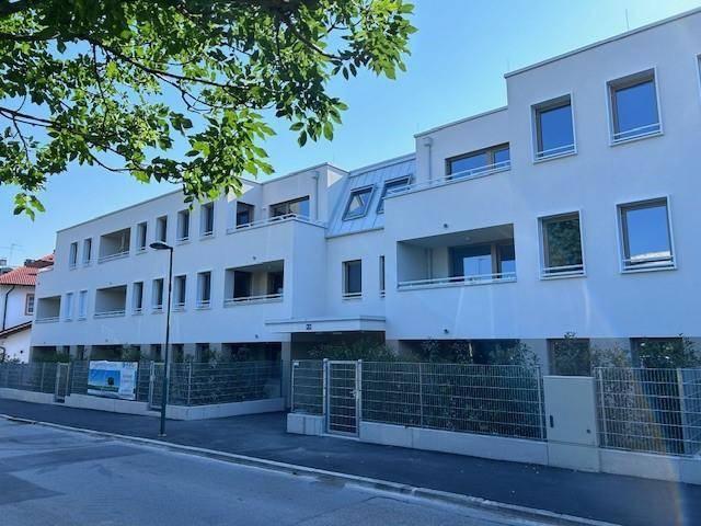 Moderne Zwei Zimmer Wohnung mit kleinem Garten RESERVIERT