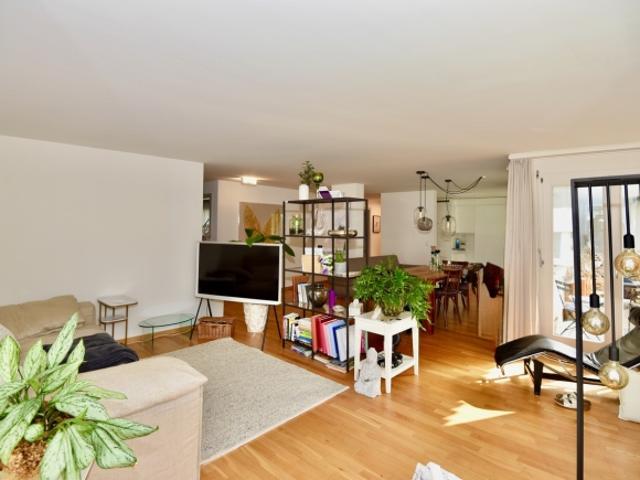 Moderne, zentral gelegene Wohnung nähe See