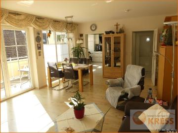Moderne, zentrale, komfortable 3 Zimmer ETW 1.OG, Balkon, neuwertiger EBK und 3 PKW Stellplätzen