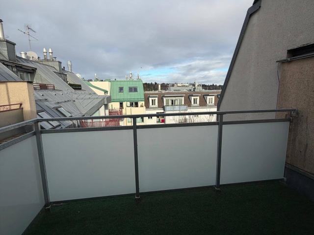 Moderne 1 Zimmer Dachgeschosswohnung mit Terrasse