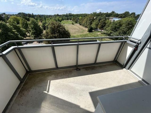 Moderne 1 Zimmer Wohnung mit großem Balkon!