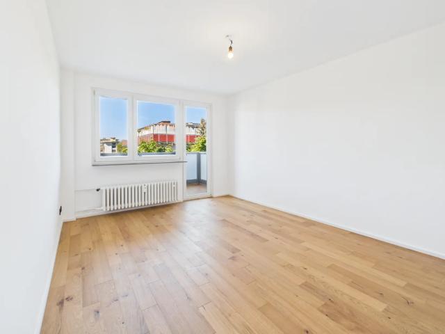 Moderne 1 Zimmer Wohnung mit großer Loggia, Aufzug und hochwertiger Komplettsanierung in Neu Isenburg Gravenbruch