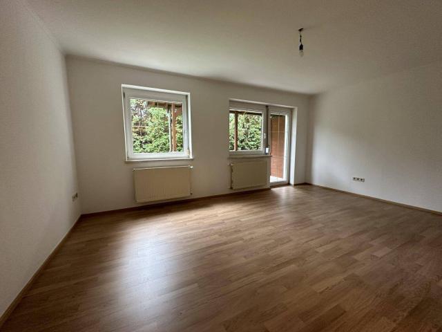 Moderne 1 Zimmer Wohnung saniert mit Balkon und direktem Zugang zum Gemeinschaftsgarten