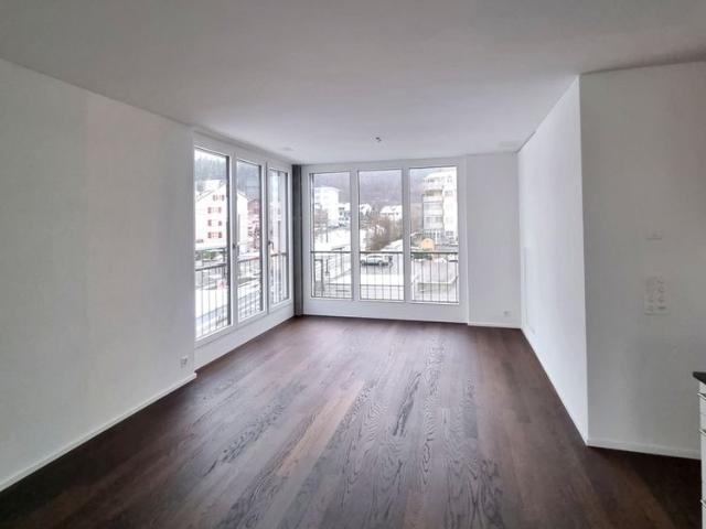Moderne 2.5 Zi.mmer Wohnung mit grosszügiger Loggia in Neuhausen.