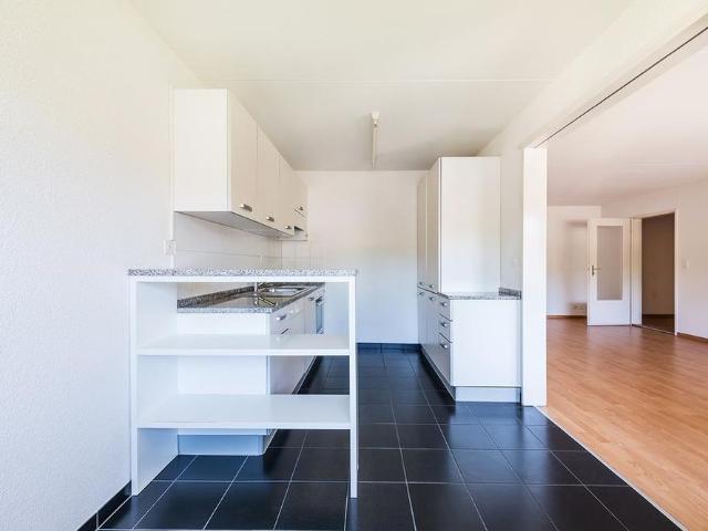 Moderne 2.5 Zimmerwohnung mit Balkon