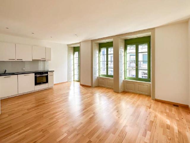 Moderne 2.5 Zimmerwohnung mit Balkon im Stadtzentrum Biel