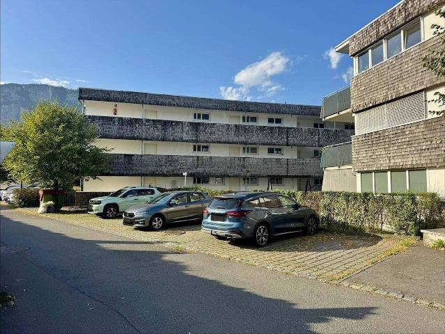 Moderne 2,5 Zimmerwohnung mit Balkon und Tiefgaragenplatz