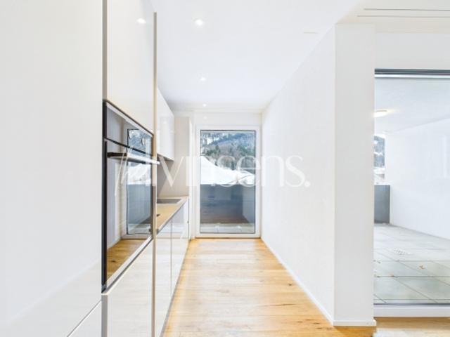 Moderne 2.5 Zimmerwohnung mit sonniger Terrasse & Bergsicht
