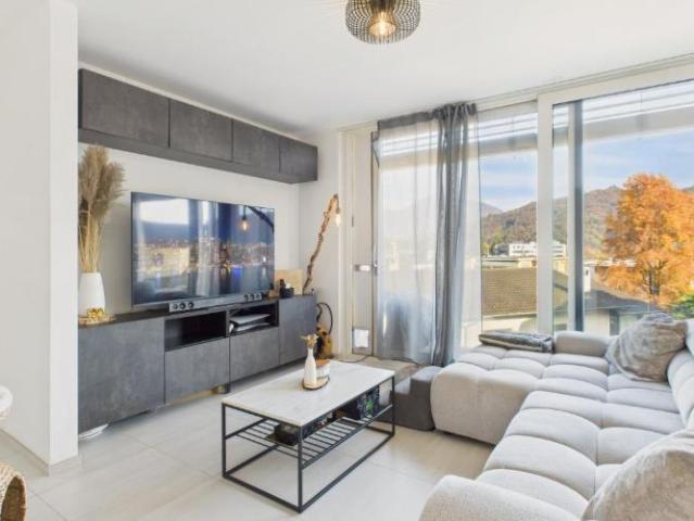 Moderne 2.5 Zimmer Attikawohnung mit grossem Balkon, Agno
