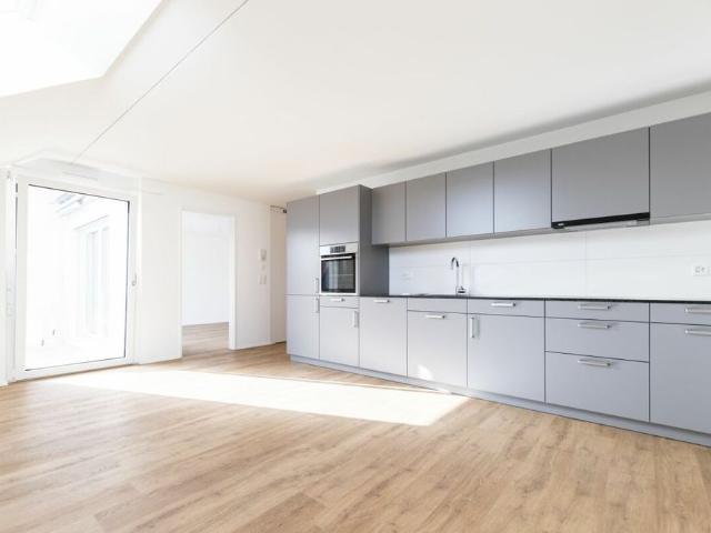 Moderne 2.5 Zimmer Dachwohnung zu vermieten