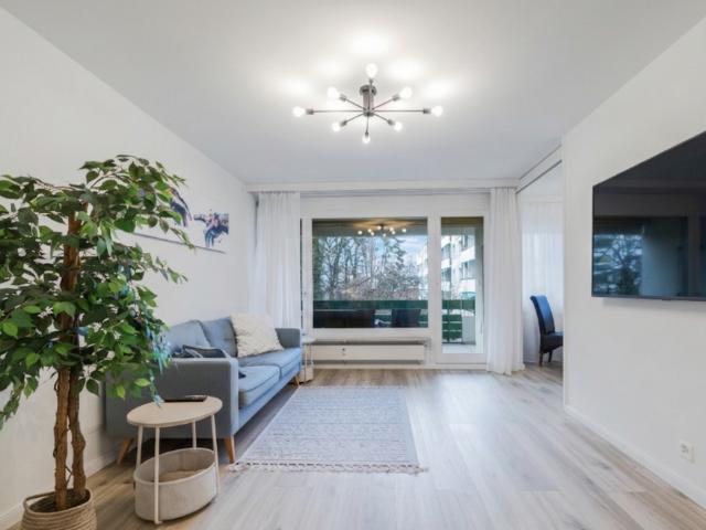 Moderne 2.5 Zimmer Eigentumswohnung mit grossem Balkon
