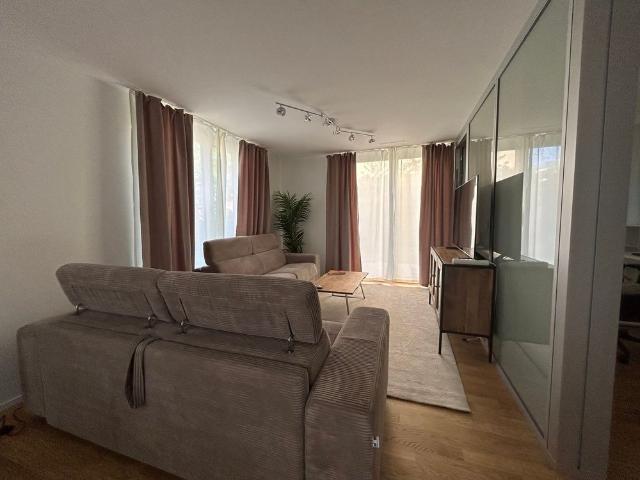 Moderne 2.5 Zimmer Erdgeschosswohnung mit 60m2 Gartenfläche