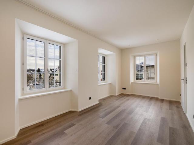 Moderne 2.5 Zimmer Langzeit Ferienwohnung im Dorfkern von Näfels