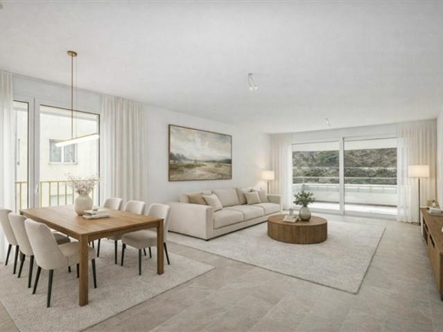 Moderne 2.5 Zimmer Neubauwohnung mit Balkon