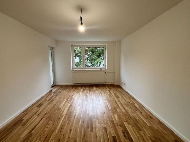 Moderne 2,5 Zimmer Wohnung mit Balkon in Moosach