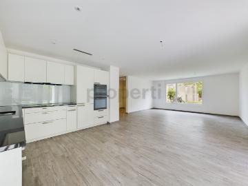 Moderne 2.5 Zimmer Wohnung mit Gartensitzplatz in Zürich Affoltern
