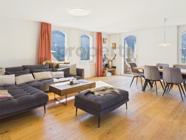 Moderne 2.5 Zimmer Wohnung mit grossem Balkon in Rabius
