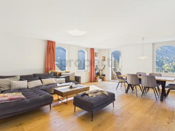 Moderne 2.5 Zimmer Wohnung mit grossem Balkon in Rabius