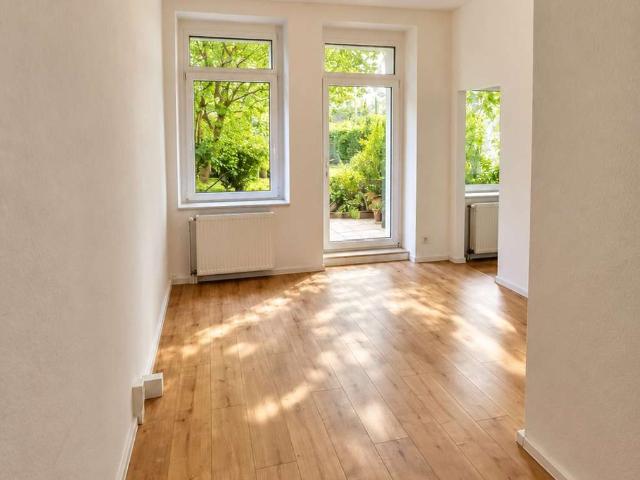 Moderne 2,5 Raumwohnung + Laminatboden + Terrasse + Einbauküche!
