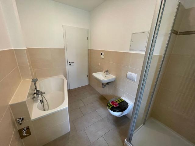 Moderne 2 Raum Wohnung mit Wanne, Dusche und Terrasse in Gera Debschwitz!