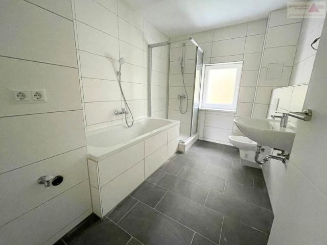 Moderne 2 Raum Wohnung mit Balkon im Hochparterre