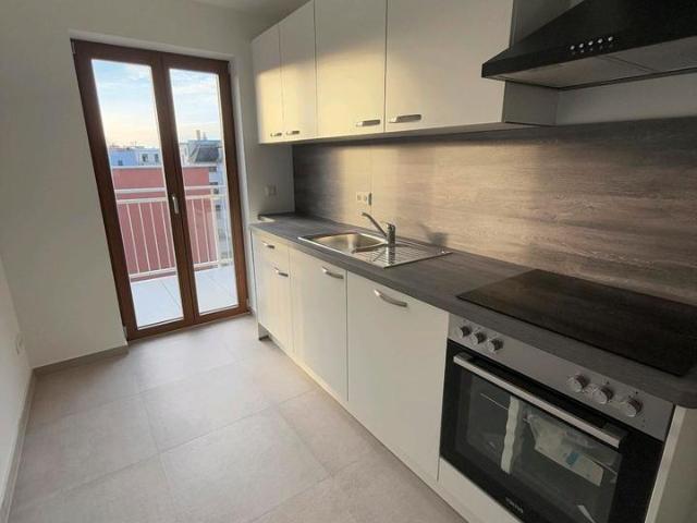 moderne 2 Raum Wohnung mit Einbauküche und Balkon