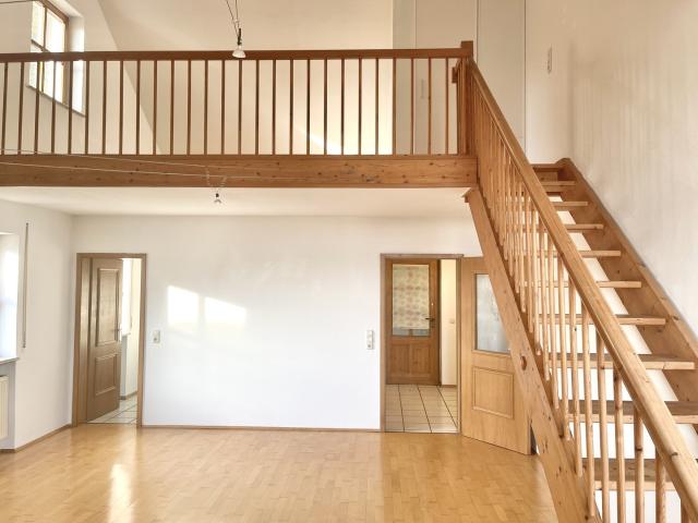 Moderne 2 Zi Galeriewohnung mit EBK