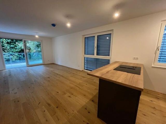 Moderne 2 Zi Erstbezug mit Terrasse, Fußbodenheizung & Aufzug in 1220 Wien – Miete €1.490