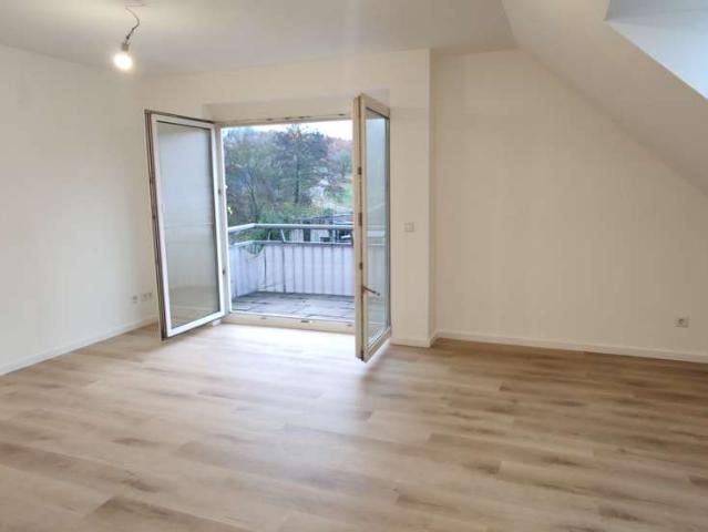 Moderne 2 Zi. Wohnung im 2. OG mit EBK, Balkon, KFZ Stellplatz und Kellerabteil