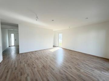 Moderne 2 Zi Wohnung mit Garten